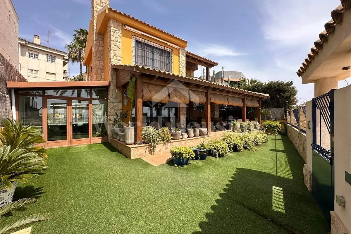 Chalet con terraza en venta en SANTIAGO BERNABEU