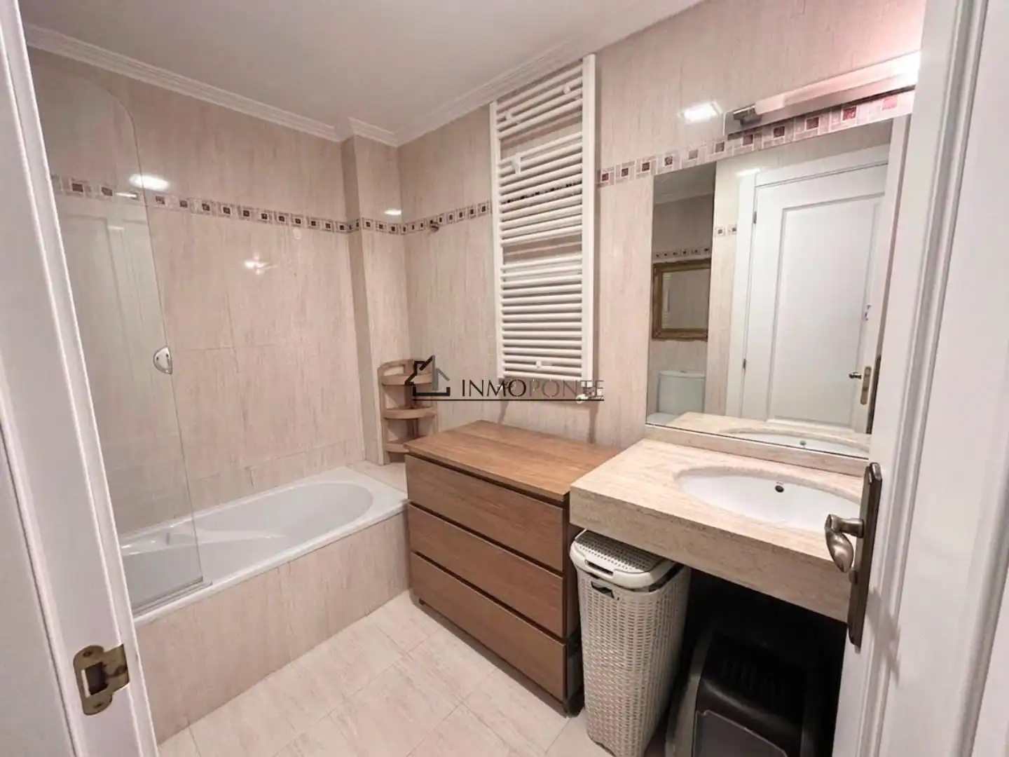 Baño de Piso en venta en Poio con Calefacción, Terraza y Trastero