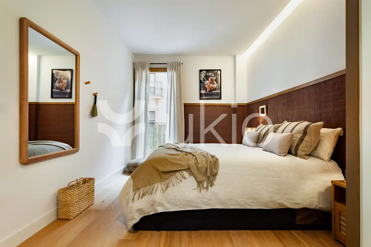 Dormitori de Apartament de lloguer en Barcelona amb Aire condicionat, Calefacció i Moblat