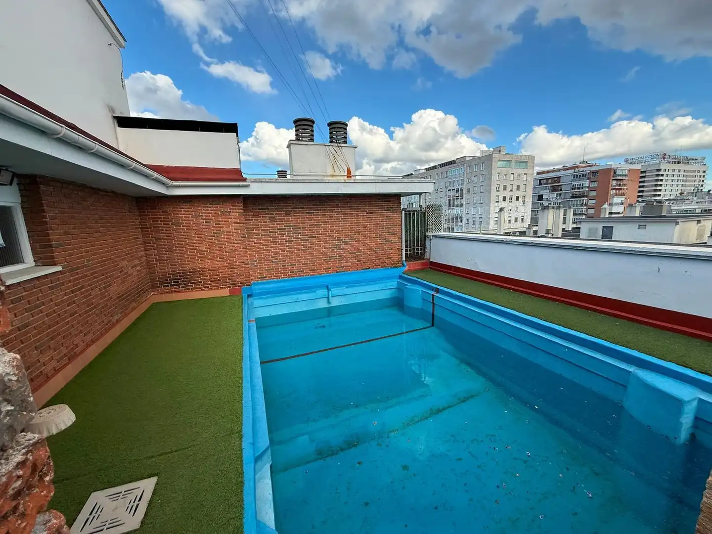 Schwimmbecken von Wohnung zur Miete in Madrid mit Heizung und Schwimmbad