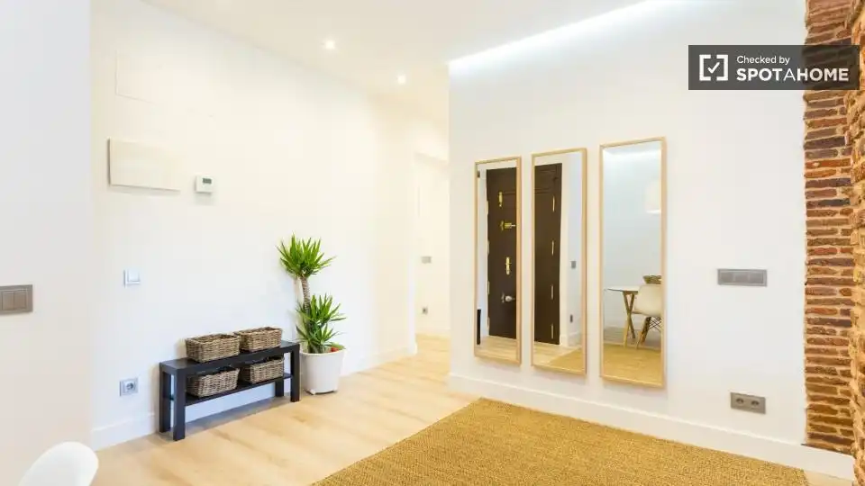 Flat for rent in Madrid  with Air Conditioner, Heating and Furnished
