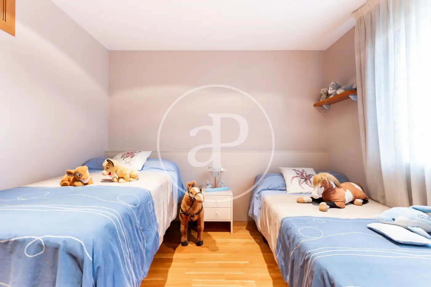 Schlafzimmer von Einfamilien-Reihenhaus zum Verkauf in Sabadell mit Klimaanlage, Heizung und Terrasse