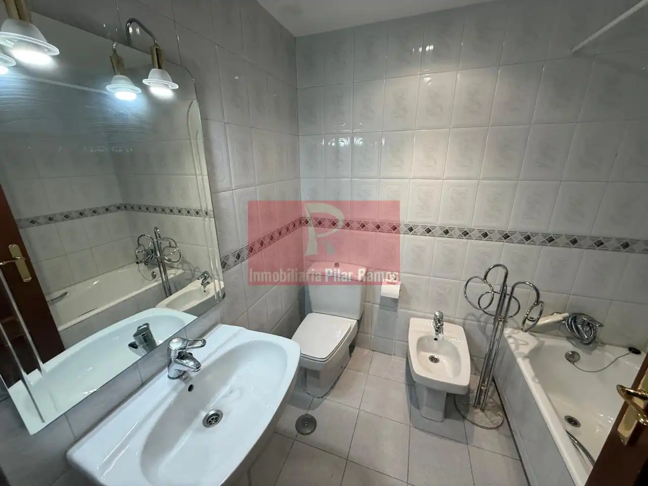 Baño de Piso en venta en León Capital  con Calefacción, Parquet y Terraza