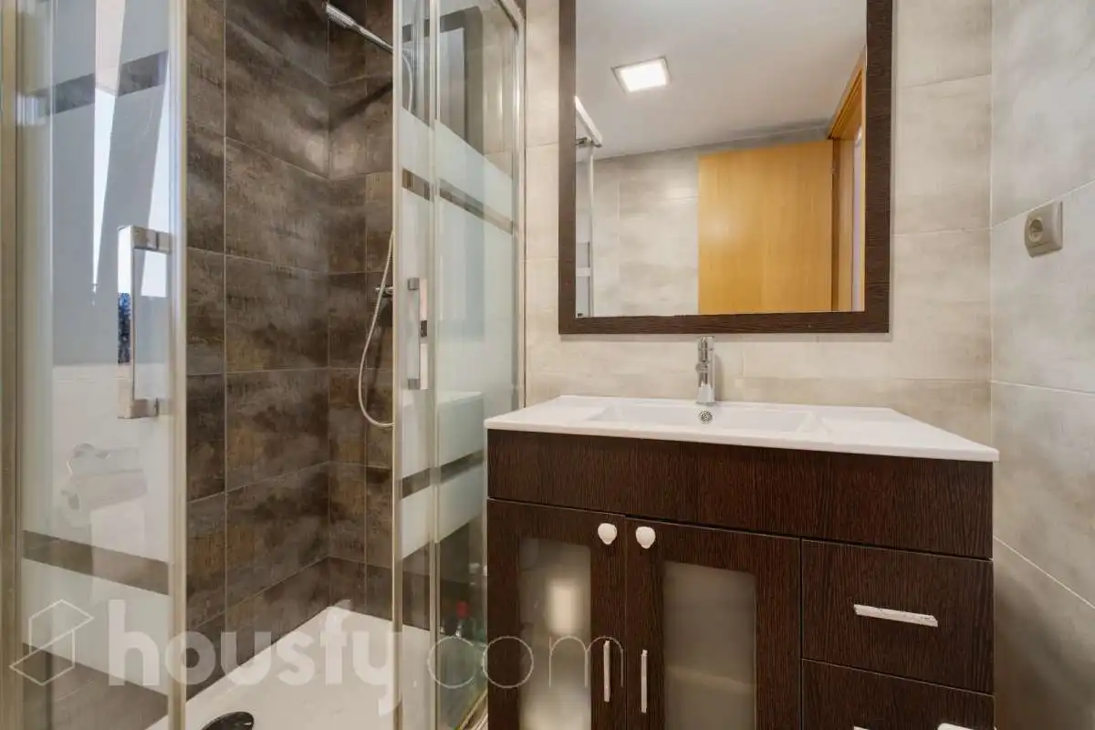 Badezimmer von Maisonette zum Verkauf in Roda de Berà mit Klimaanlage, Terrasse und Abstellraum