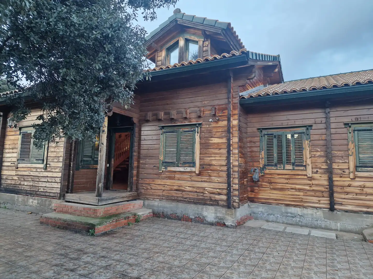 Vista exterior de Casa o xalet en venda en Nuevo Baztán amb Jardí privat, Parquet i Piscina