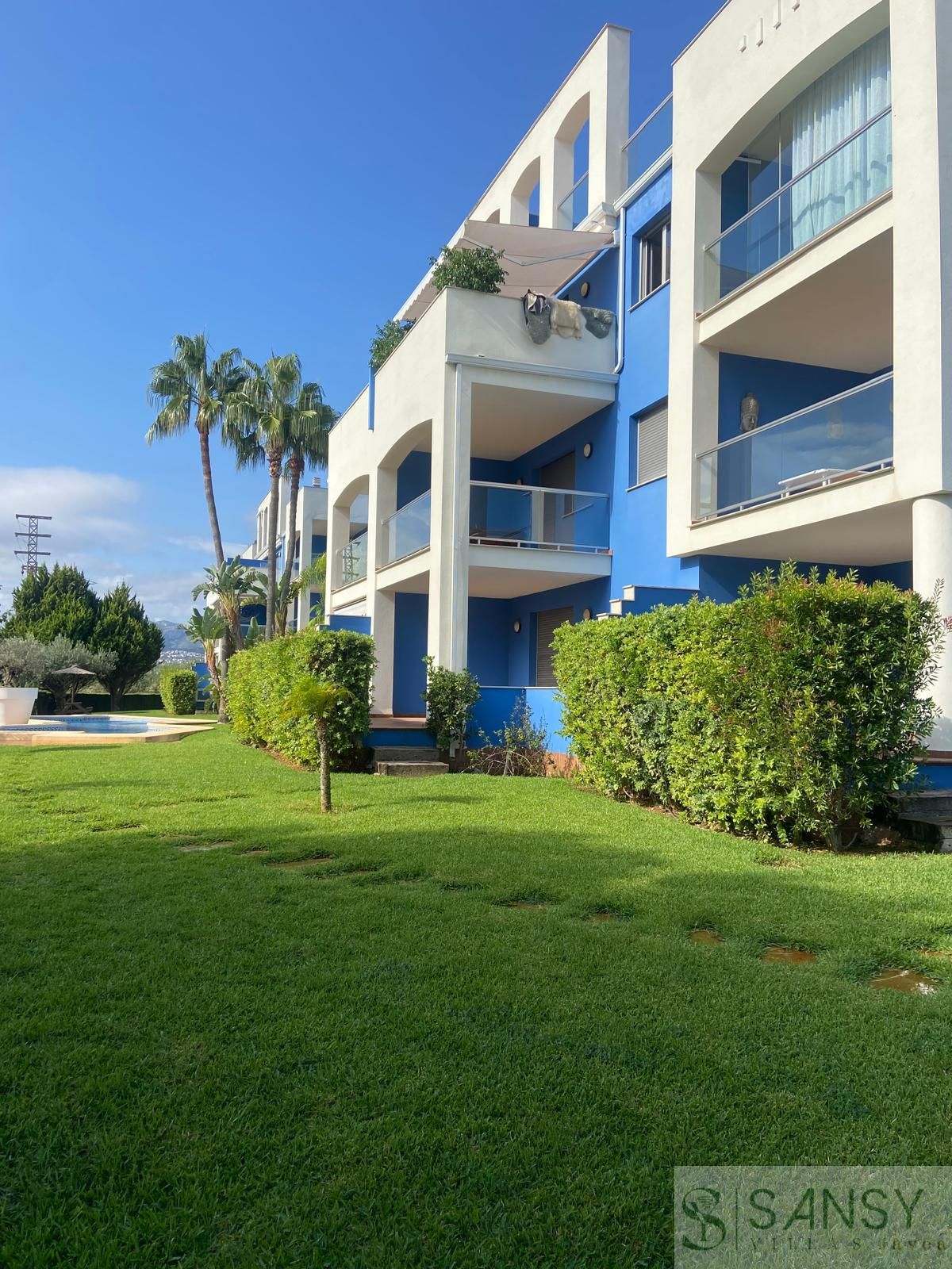 Vista exterior de Apartament en venda en Dénia amb Aire condicionat, Calefacció i Piscina