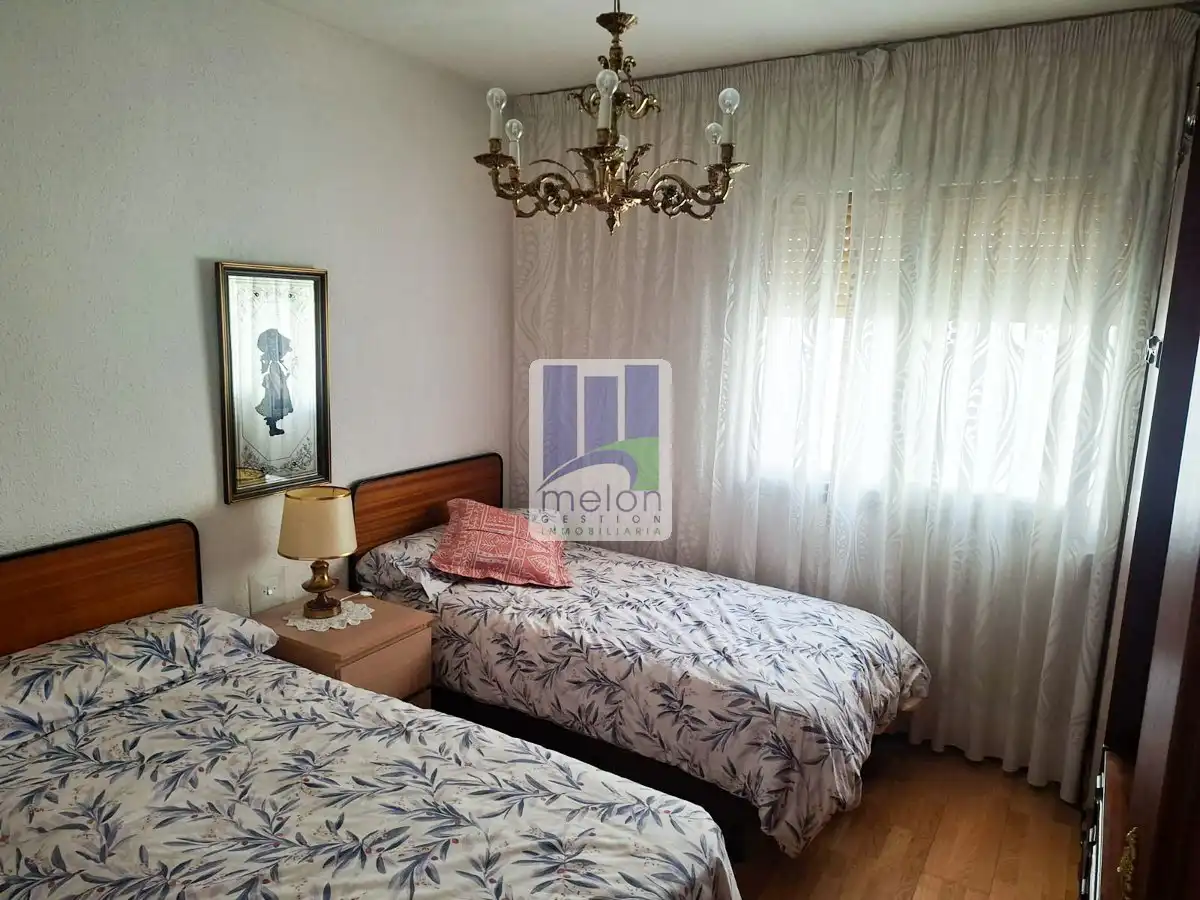 Habitación de Piso en venta en Burgos con Trastero