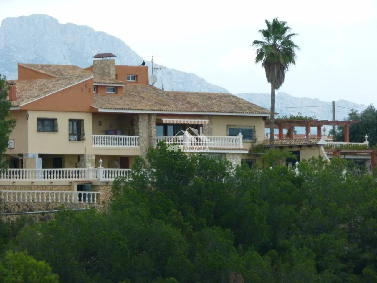 Vista exterior de Casa o chalet en venta en La Nucia con Jardín privado, Terraza y Piscina