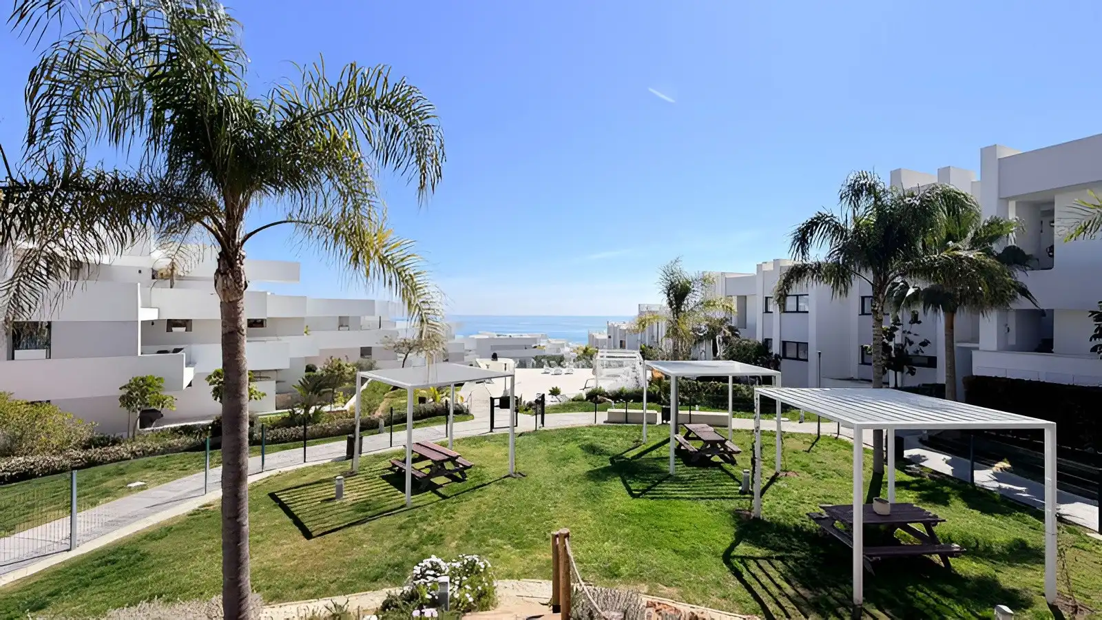 Habitatge amb piscina en venda a La Duquesa