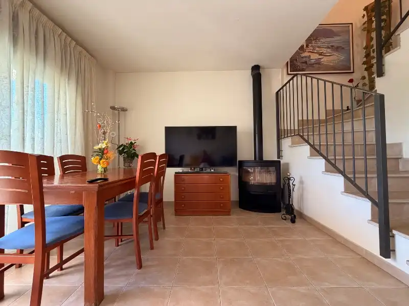 Sala d'estar de Casa o xalet en venda en L'Estartit amb Aire condicionat, Calefacció i Jardí privat