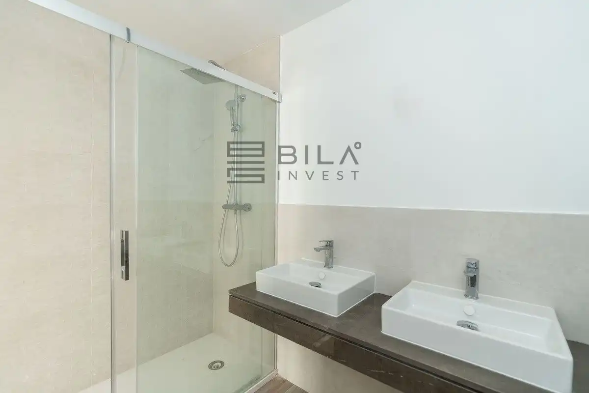 Baño de Piso en venta en Mijas con Aire acondicionado, Terraza y Piscina