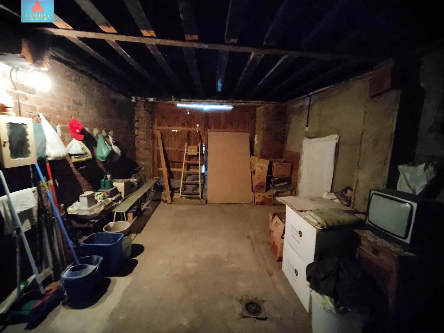 Houses for sale in Velayos  with Private garden and Storage room