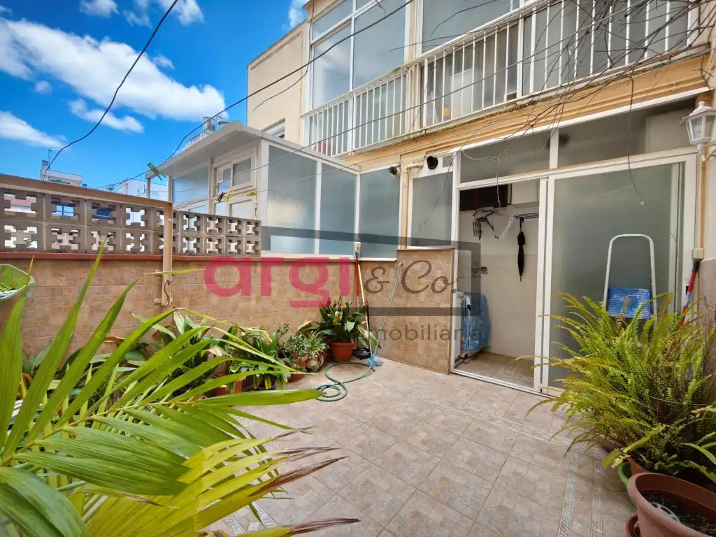 Vista exterior de Piso en venta en Viladecans con Aire acondicionado y Terraza