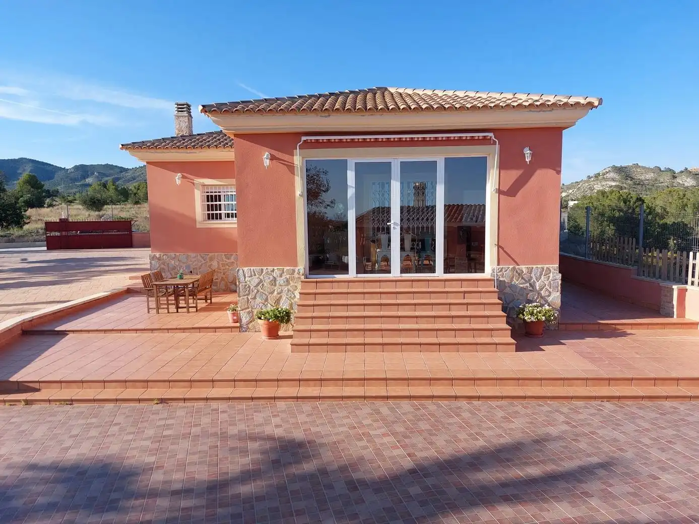 Vista exterior de Casa o xalet en venda en Aigües amb Calefacció, Jardí privat i Terrassa