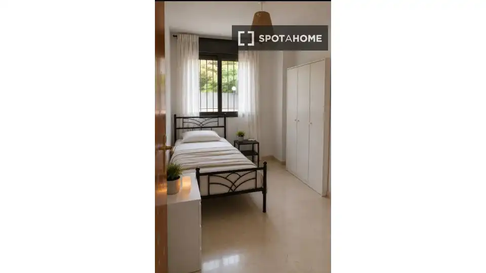 Bedroom of Flat for share in Sant Boi de Llobregat  with Air Conditioner, Heating and Furnished