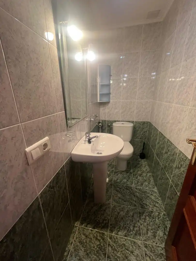 Badezimmer von Wohnung zum Verkauf in Bárcena de Cicero mit Heizung, Terrasse und Möbliert