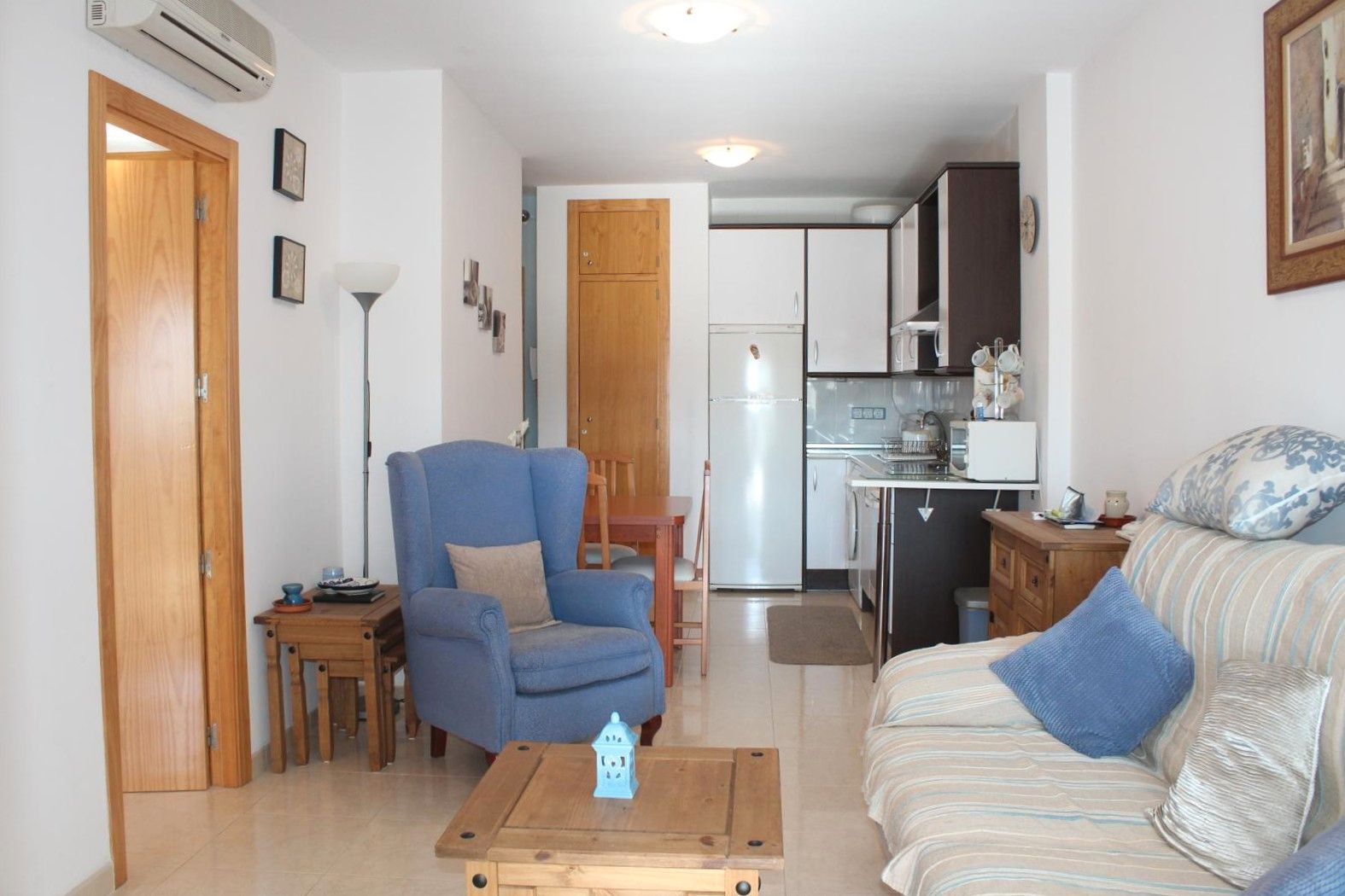 Sala d'estar de Apartament en venda en Vícar amb Aire condicionat, Terrassa i Moblat