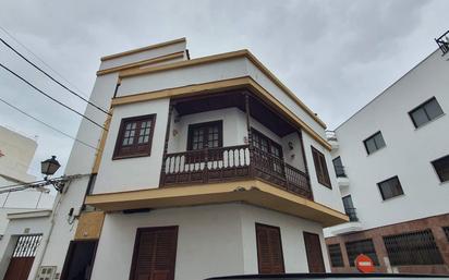 Vista exterior de Casa adosada en venda en Icod de los Vinos amb Terrassa i Balcó