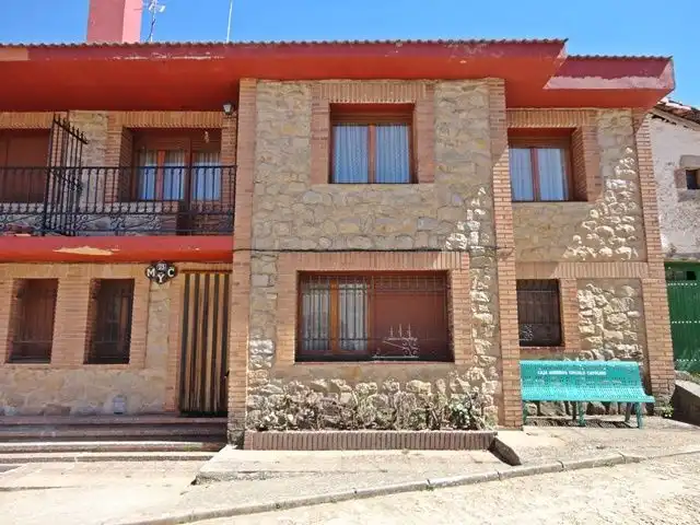 Vista exterior de Casa adosada en venda en Santo Domingo de Silos amb Calefacció, Terrassa i Traster