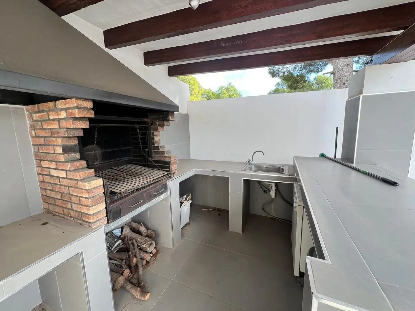 Cuina de Casa o xalet en venda en La Nucia amb Jardí privat, Terrassa i Piscina