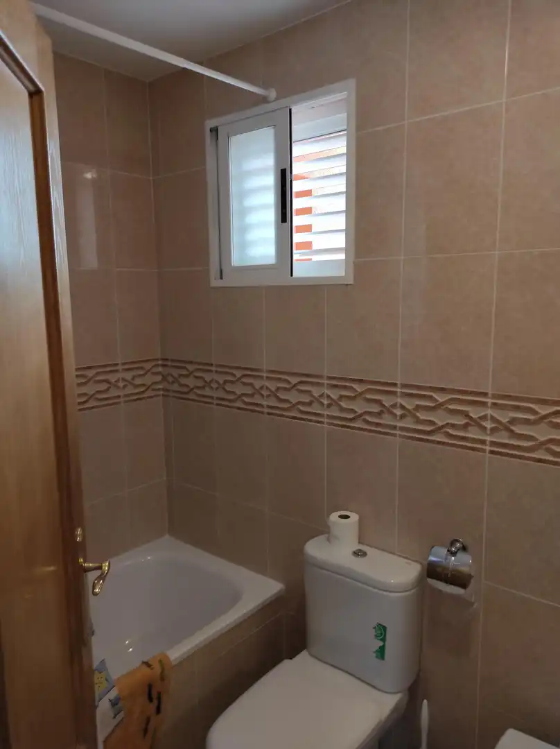 Badezimmer von Dachboden zur Miete in Moncofa mit Klimaanlage, Terrasse und Abstellraum