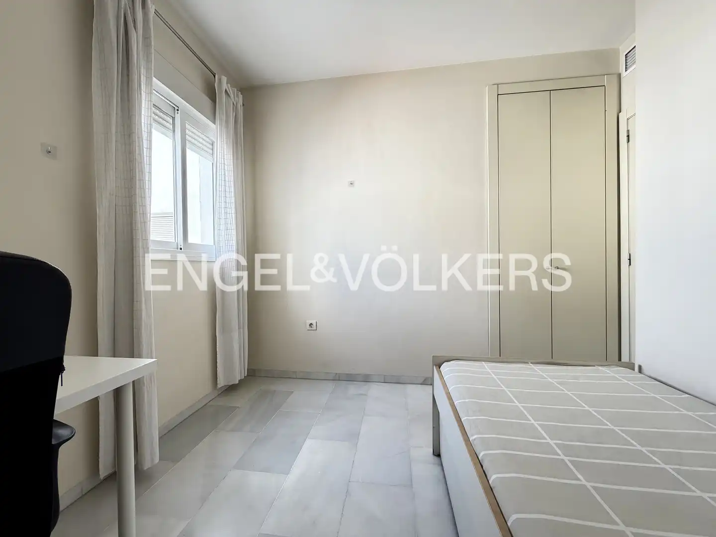 Bedroom of Flat for rent in Sevilla  with Air Conditioner, Heating and Storage room