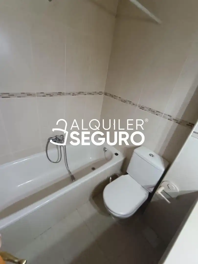 Bathroom of Flat for rent in Pinto  with Heating, Terrace and Furnished