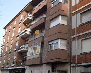 Vista exterior de Pis en venda en Bembibre amb Terrassa i Balcó