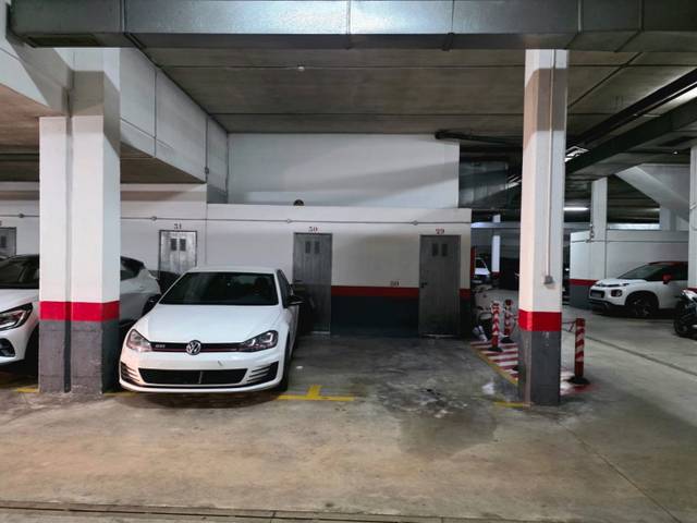 Garaje en Alquiler en Calle Jacinto Benavente, 16 en Huerta Belón - Calvario