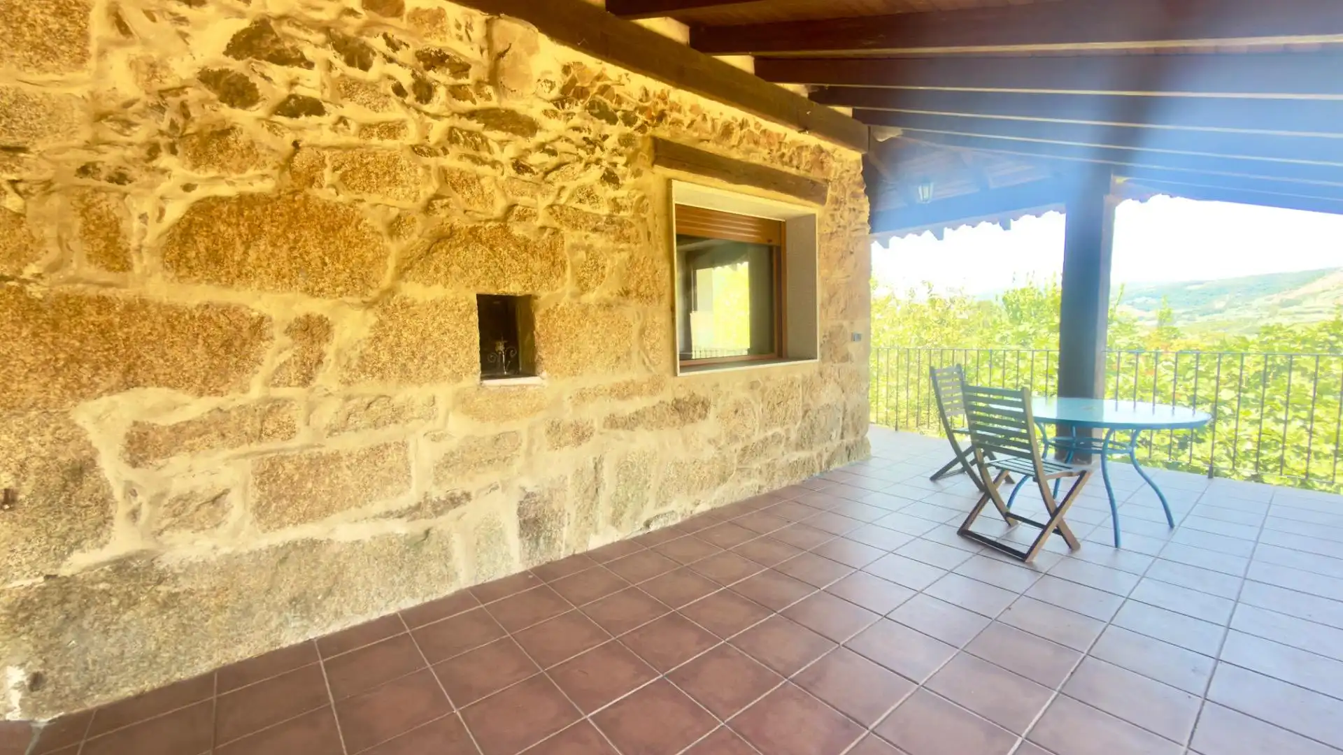 Terrassa de Finca rústica en venda en Castrelo de Miño amb Jardí privat, Terrassa i Moblat