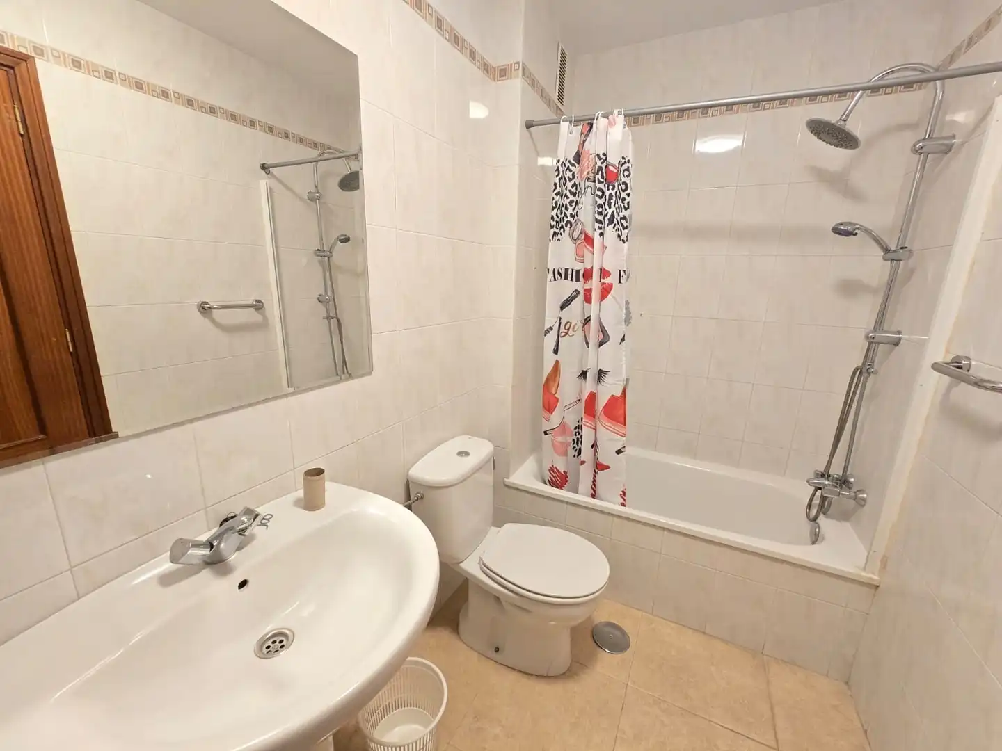 Baño de Piso para compartir en Granadilla de Abona