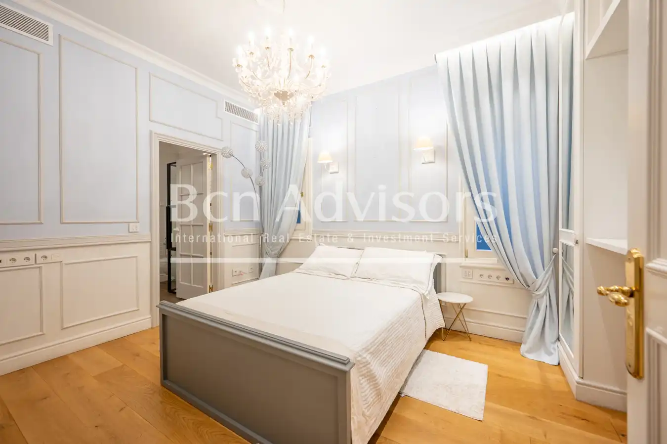 Bedroom of Attic for sale in Barcelona  with Air Conditioner, Heating and Terrace