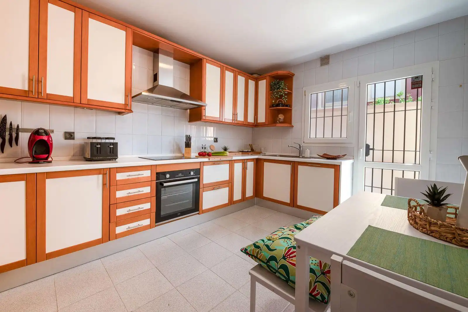 Cocina de Casa adosada en venta en Marbella con Aire acondicionado, Calefacción y Jardín privado