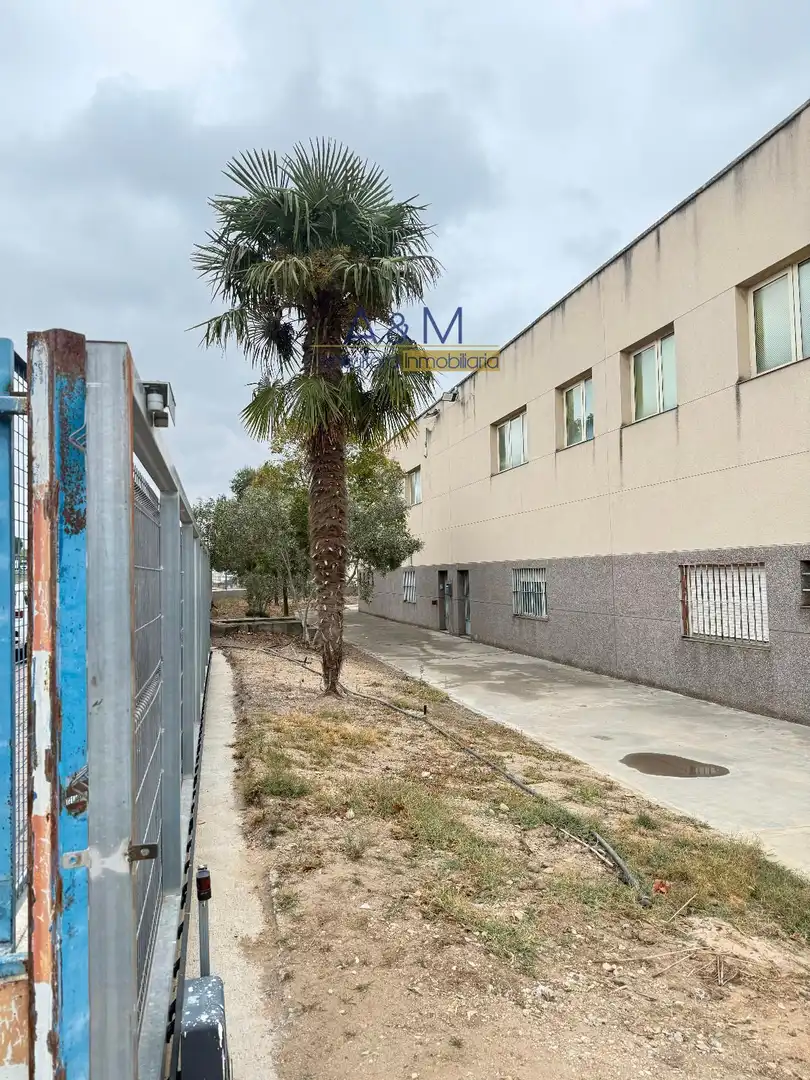 Vista exterior de Nau industrial de lloguer en Venta de Baños
