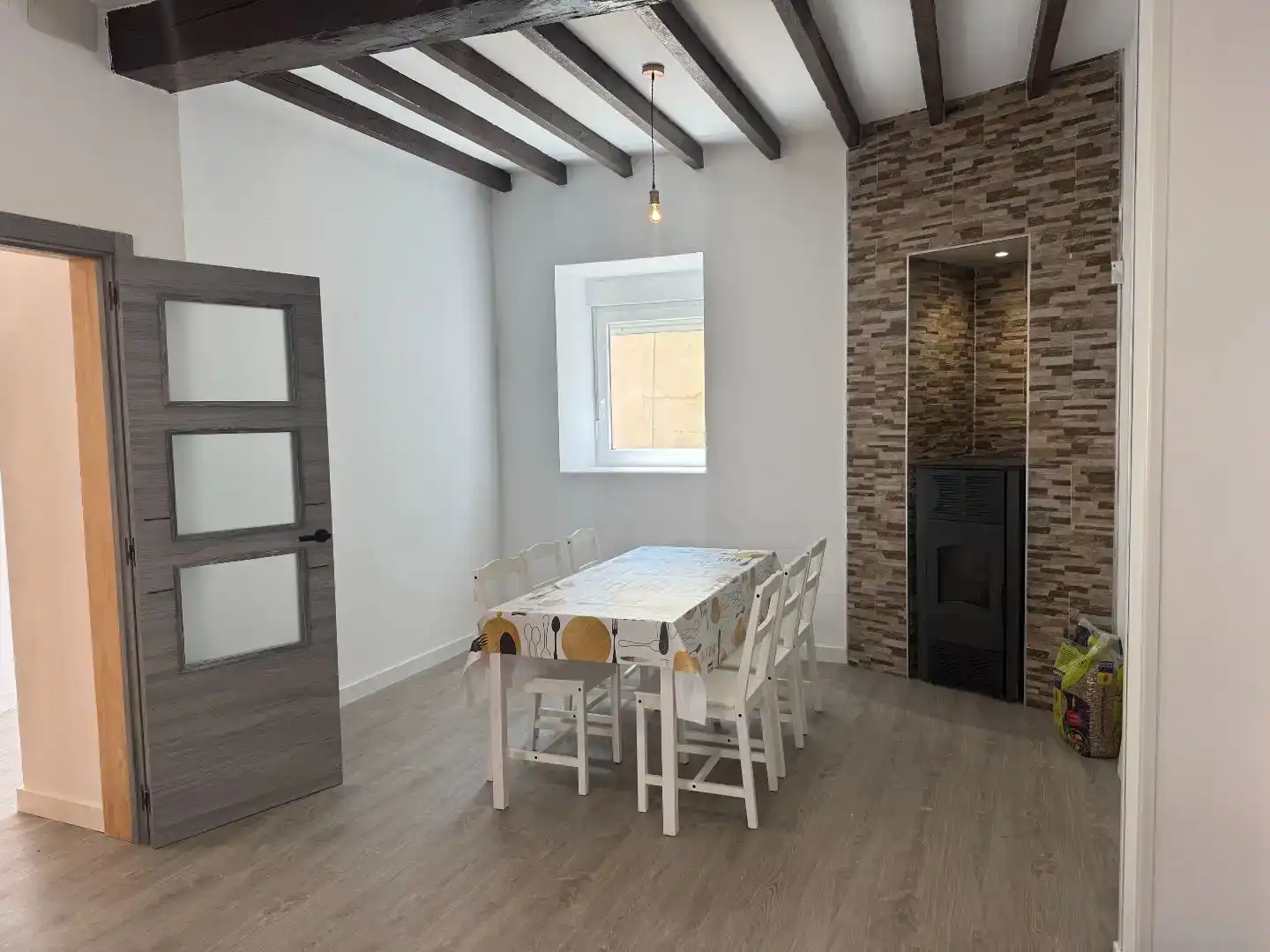 Esszimmer von Haus oder Chalet zur Miete in Santander mit Privatgarten, Möbliert und Ofen