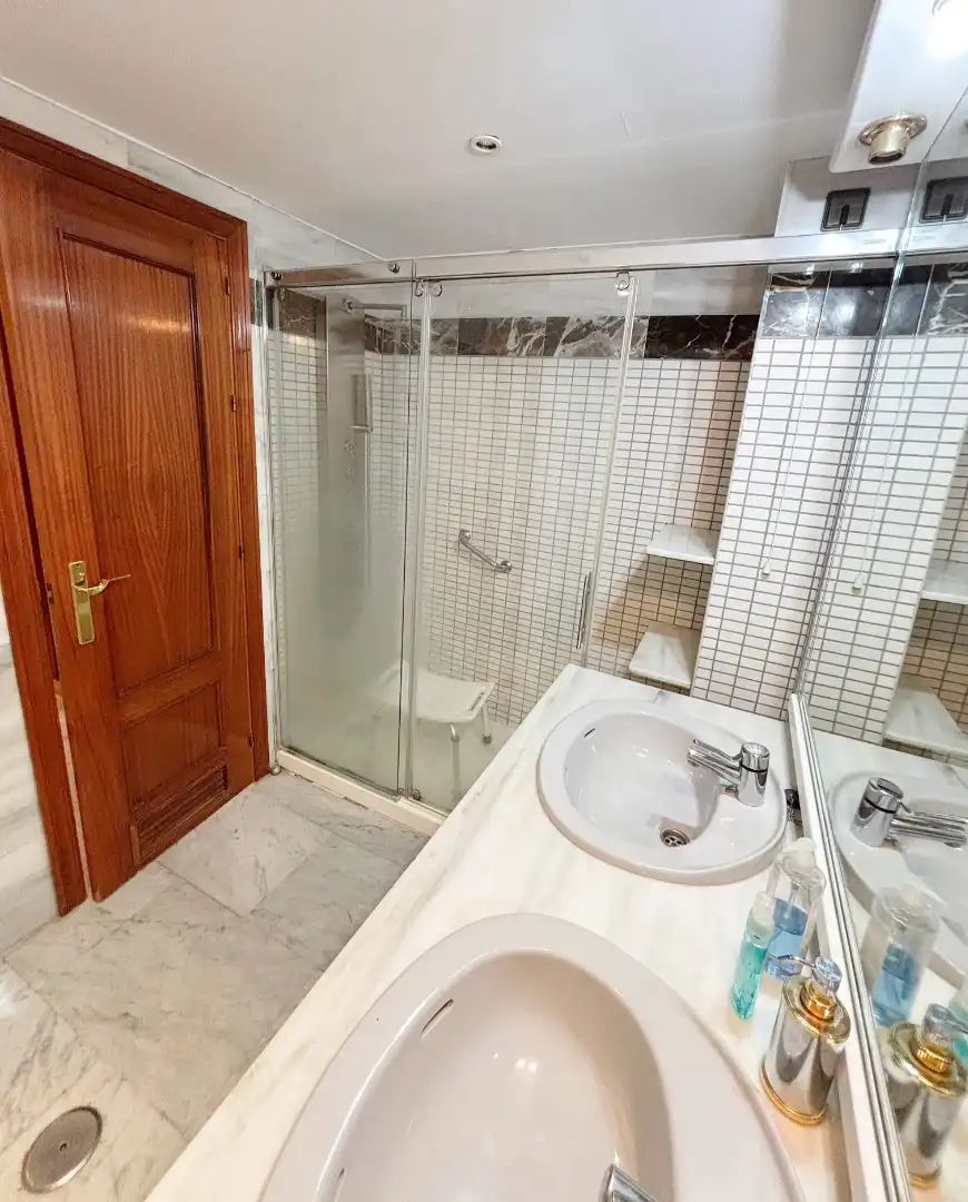 Baño de Piso en venta en Sevilla con Aire acondicionado, Terraza y Piscina comunitaria