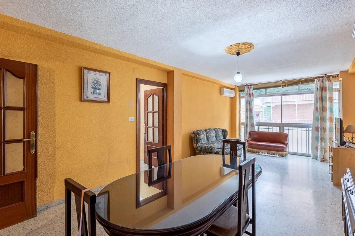 Bedroom of Flat for sale in  Granada Capital  with Air Conditioner