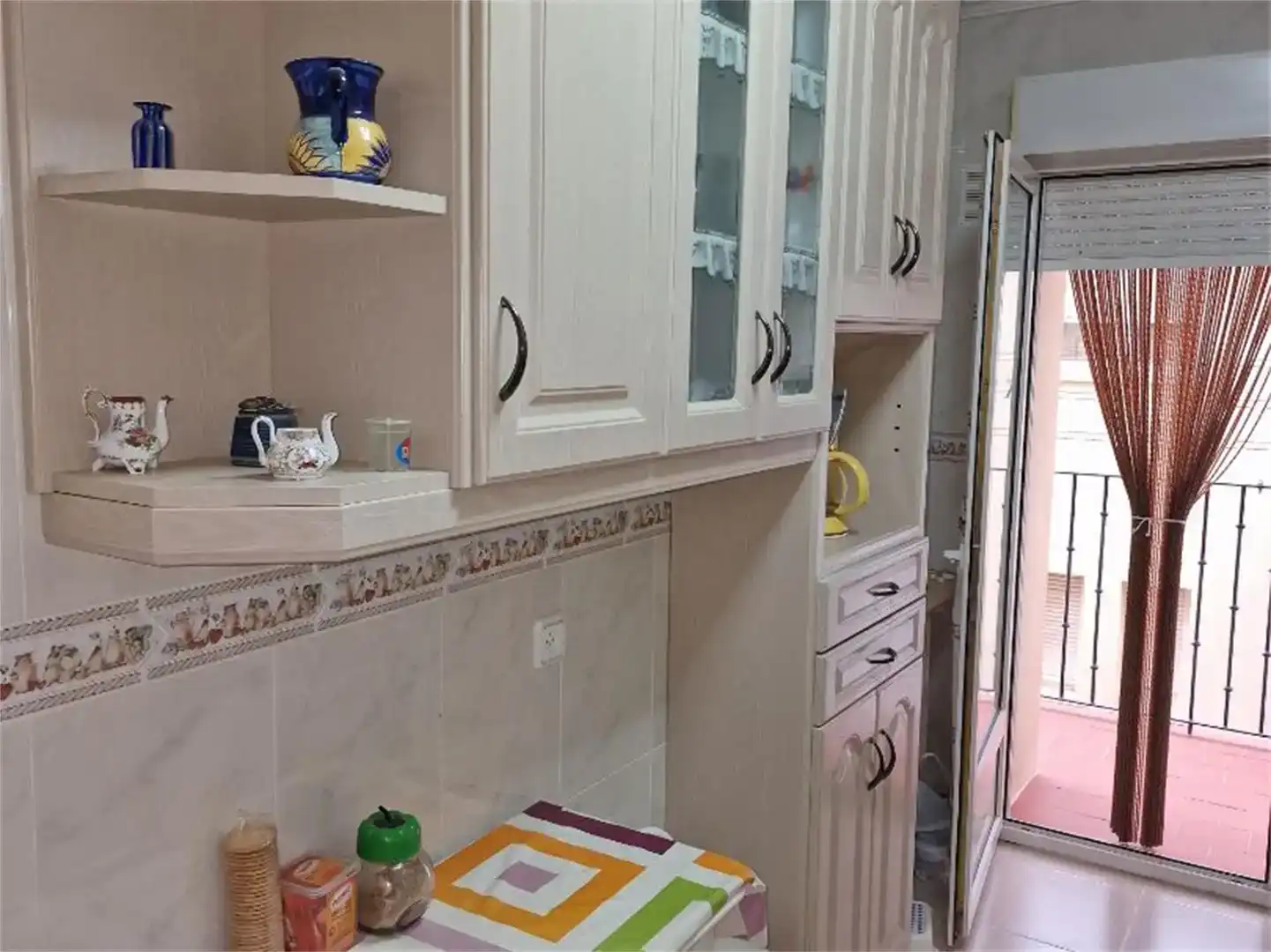 Cuina de Pis en venda en Huete amb Parquet, Moblat i Balcó