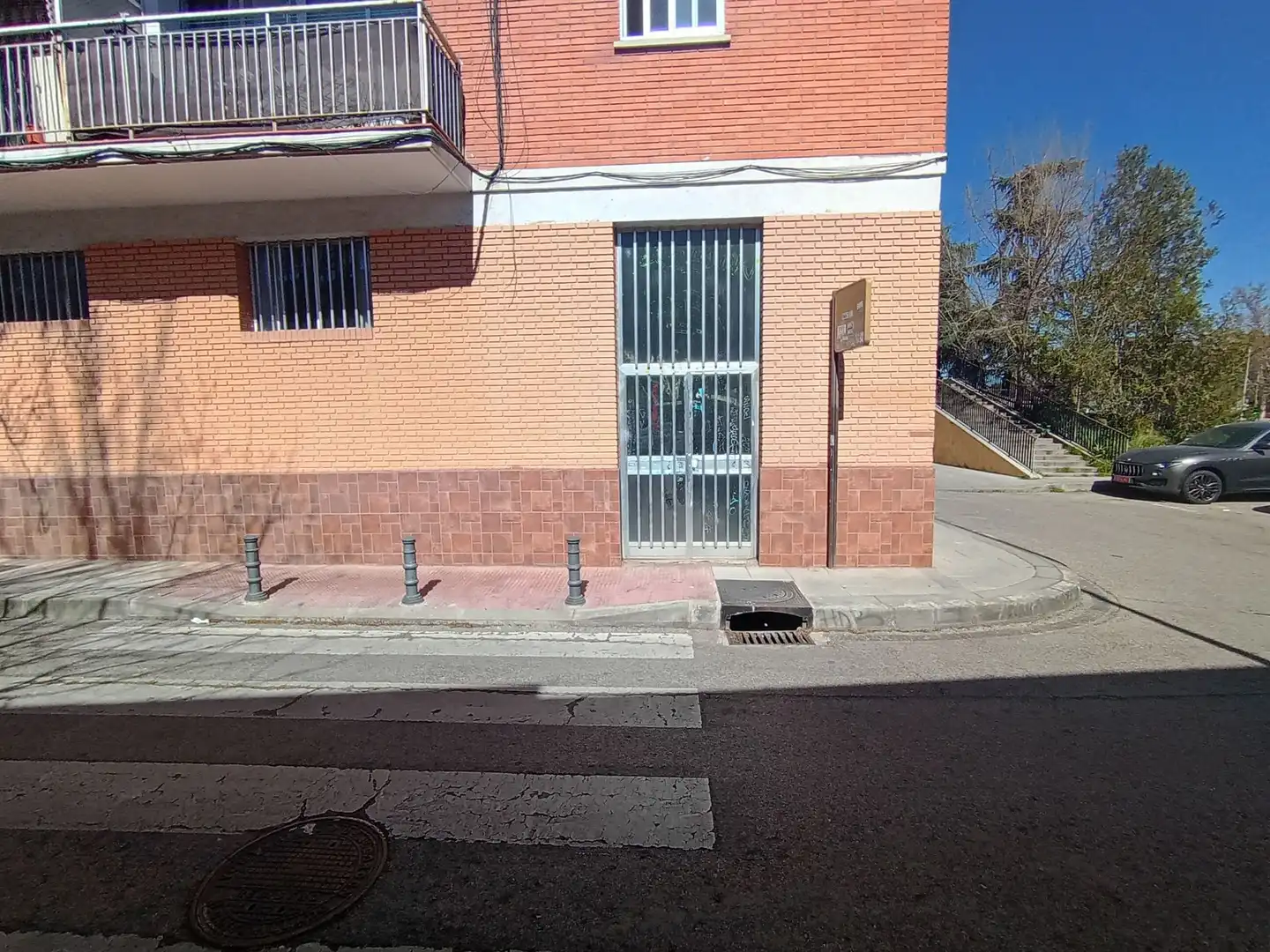 Vista exterior de Local en venta en Alcorcón