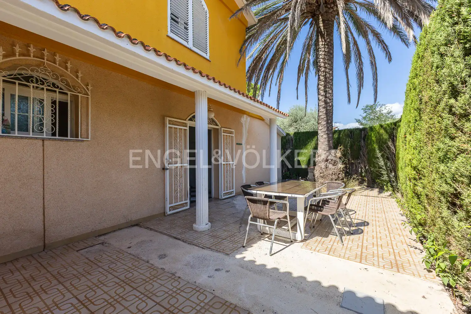 Vista exterior de Casa o xalet en venda en Castellón de la Plana / Castelló de la Plana amb Calefacció, Jardí privat i Piscina