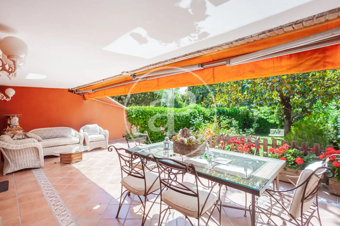Terrassa de Casa adosada en venda en Madrid amb Aire condicionat, Calefacció i Jardí privat