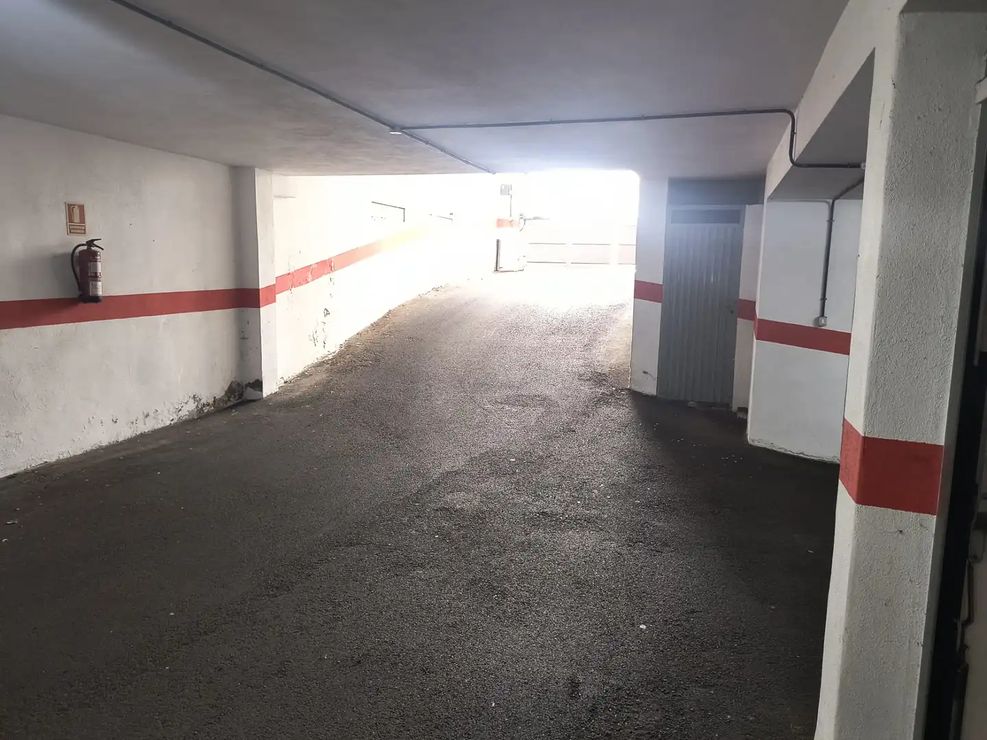 Parkplatz von Einfamilien-Reihenhaus zum Verkauf in Puerto de la Cruz mit Abstellraum, Ofen und Balkon