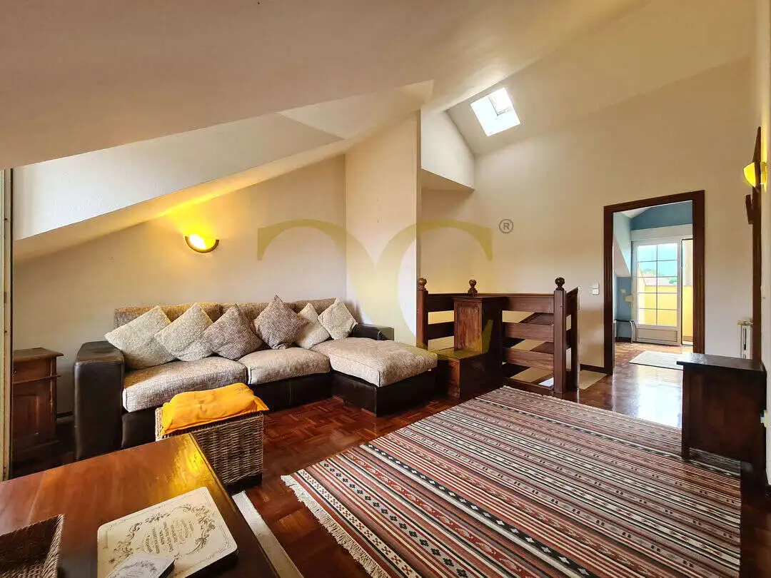 Sala de estar de Casa adosada en venta en Ribadesella con Calefacción, Trastero y Amueblado