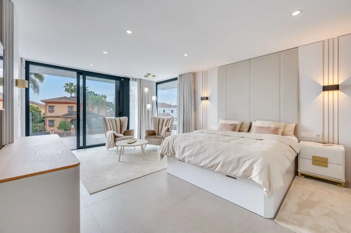 Chalet con jardín en venta en Avenida Pablo Ruiz Picasso 11, imagen 14