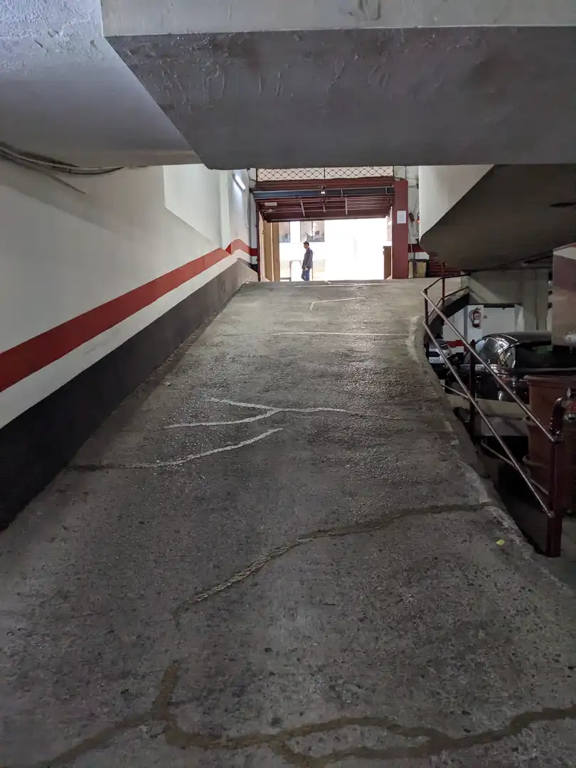 Garage for rent in Carrer de Berlín, 57, Barri de les Corts