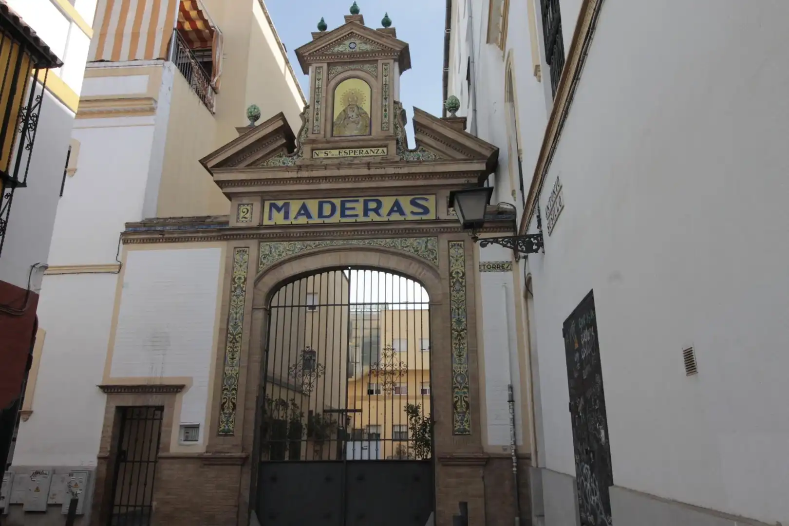 Vista exterior de Piso en venta en Sevilla con Balcón y Jacuzzi