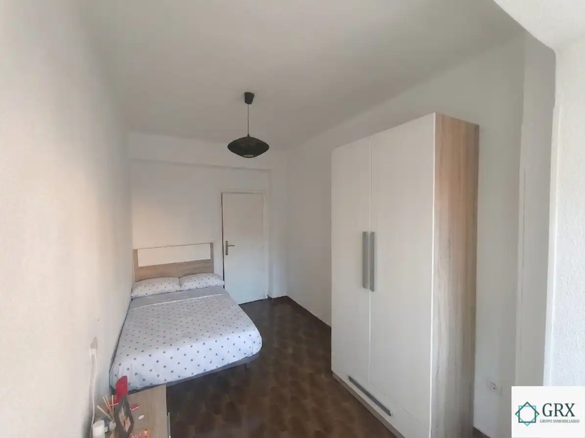 Habitación de Piso de alquiler en Granada con Amueblado