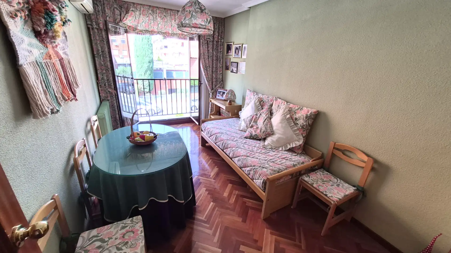 Sala d'estar de Casa o xalet en venda en Alcalá de Henares amb Aire condicionat, Calefacció i Parquet