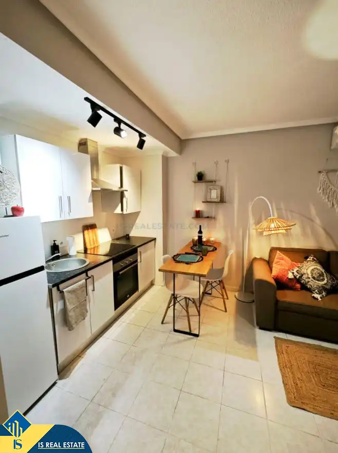 Küche von Wohnung zum Verkauf in Torrevieja mit Klimaanlage, Heizung und Terrasse