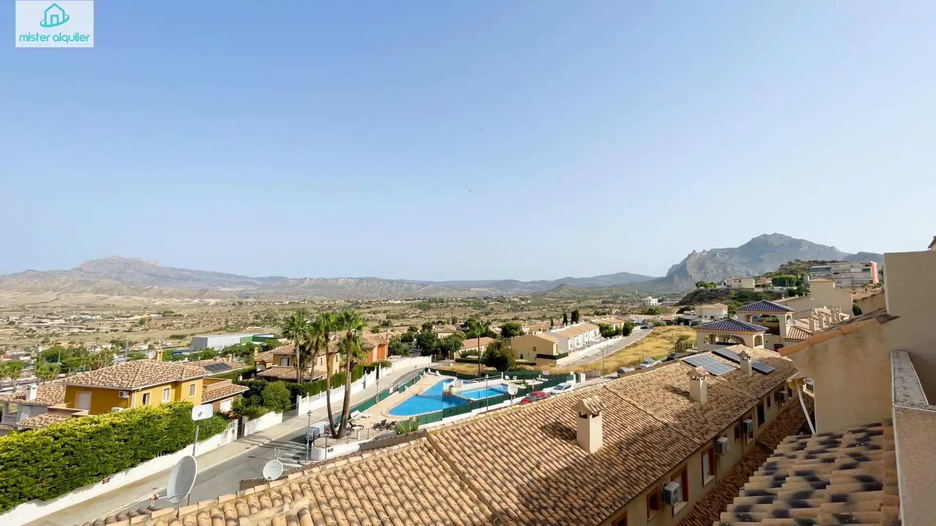 Vista exterior de Casa o xalet de lloguer en Busot amb Aire condicionat, Calefacció i Jardí privat